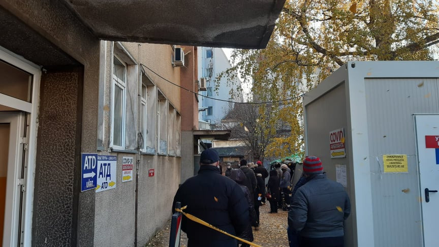 Foto/ T.S. Kovid ambulanta čekanje