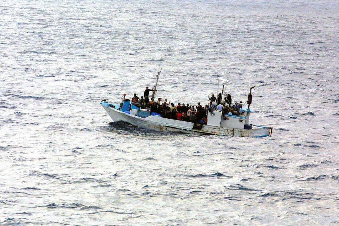 migranti na brodu/ ilustracija/pixabay