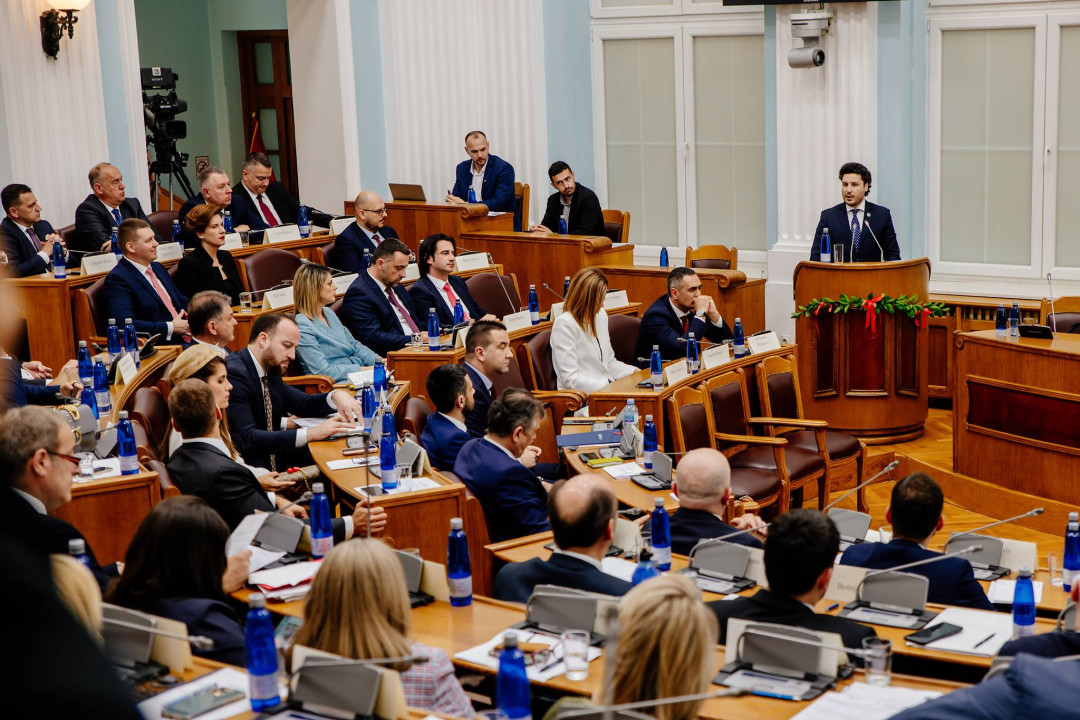 Cetinje, 28.04.2022. &#8211; Mandatar za sastav nove vlade Crne Gore Dritan Abazovic pred poslanicima i kandidatima za ministre procitao je ekspoze sa programom rada buduce vlade, danas na se