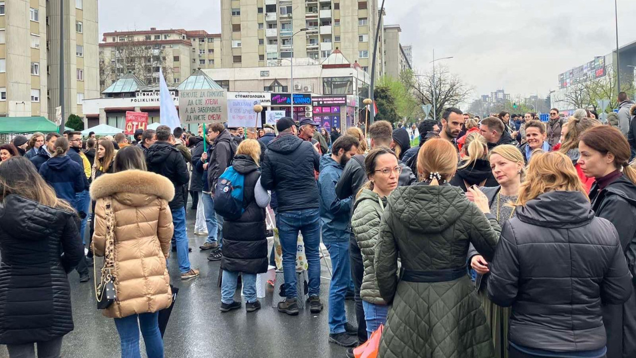 Novosađani na skupu zaposlenih sa FTN-a povodom nove uredbe o smanjenju plata