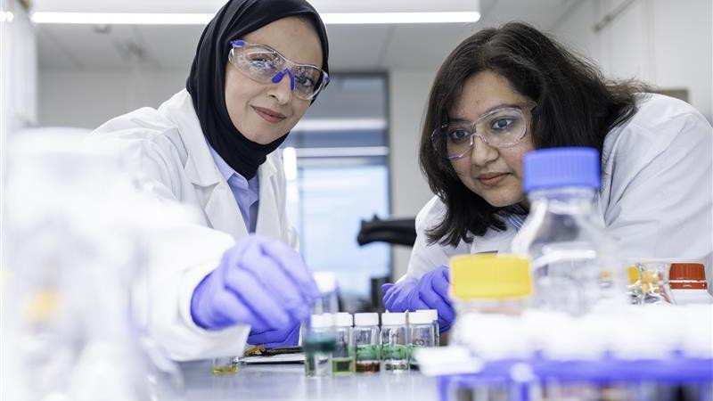 Salma Alhašim (levo) i Sohini Batačarja (desno)