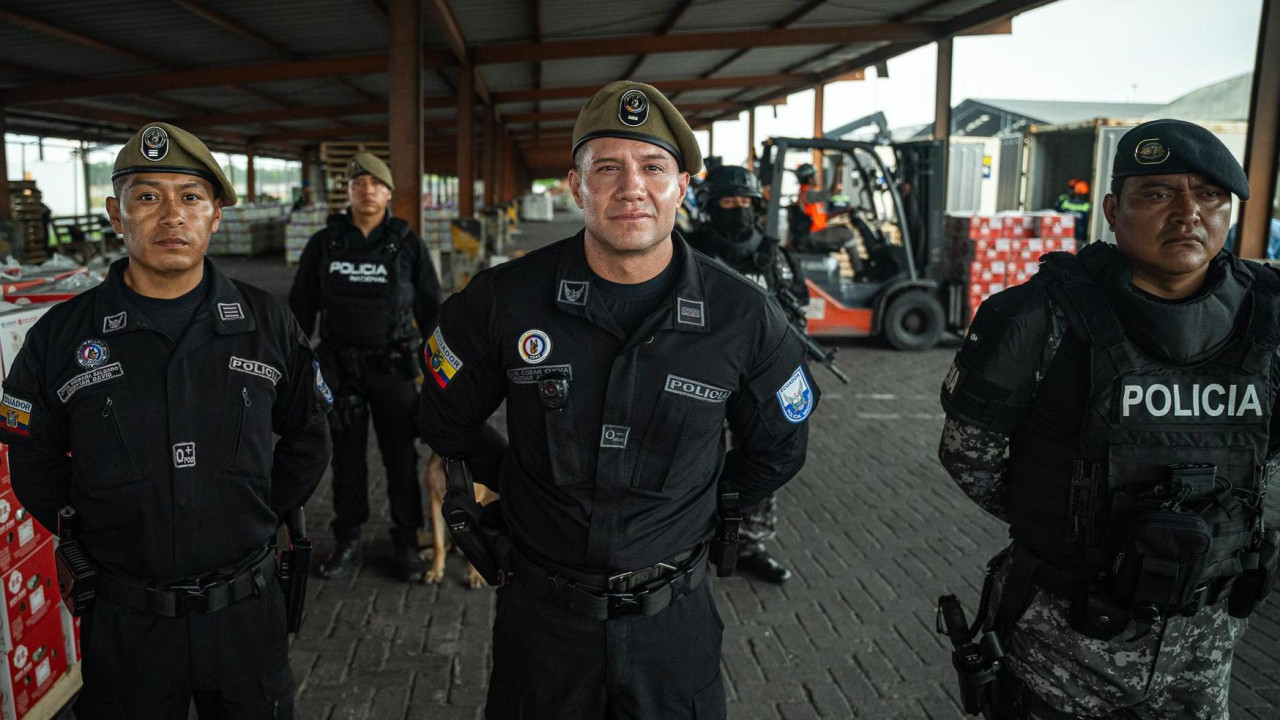 Policajci iz Gvajakila u luci tog grada