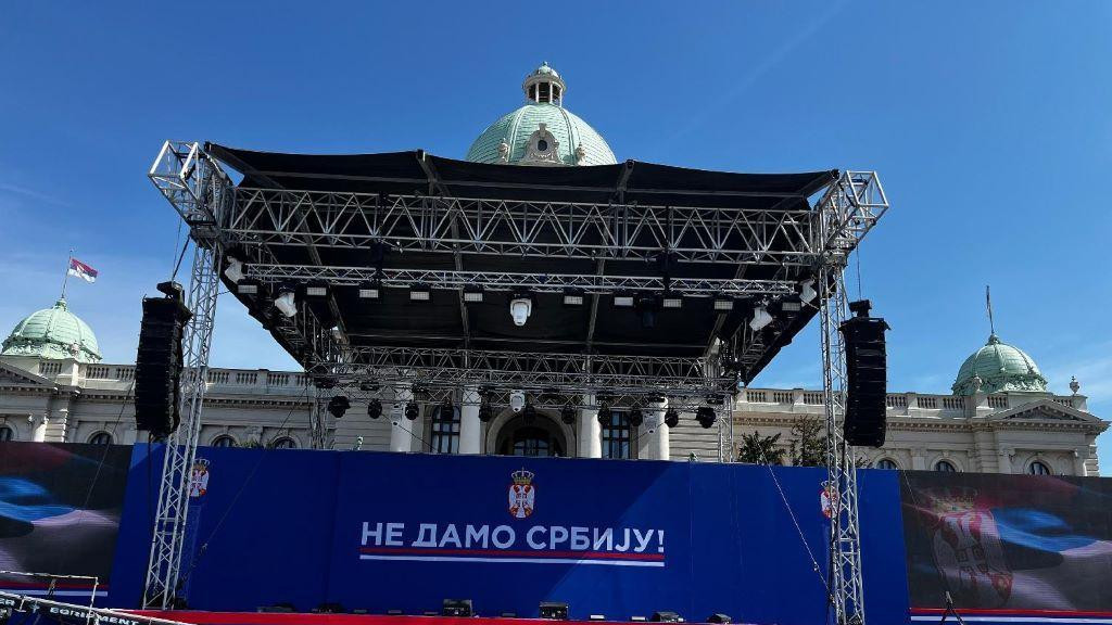 bina ispred Skupštine Srbije
